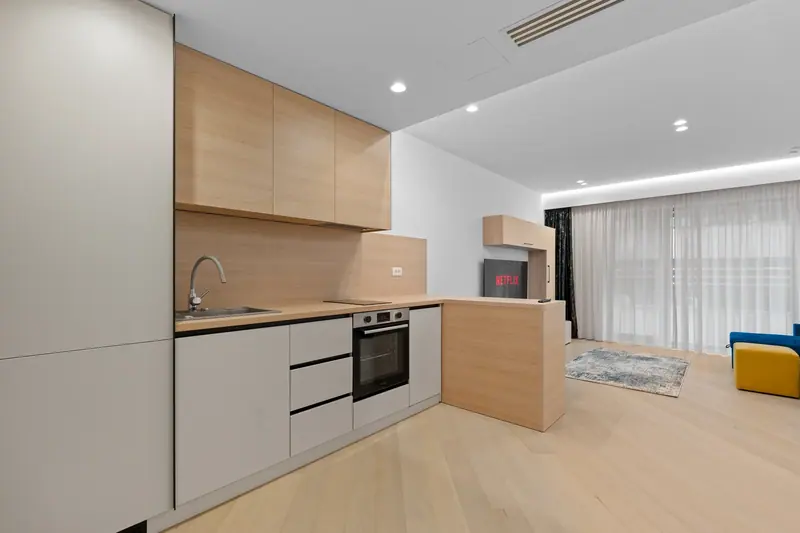 Apartament cu baie din marmură naturală, Cortina North, fotografia 18