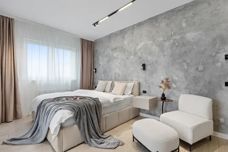 Apartament cu pereți din microciment, Ansambluri noi, fotografia 2