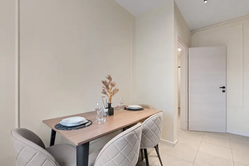 Apartament cu pereți din microciment, Ansambluri noi, fotografia 7
