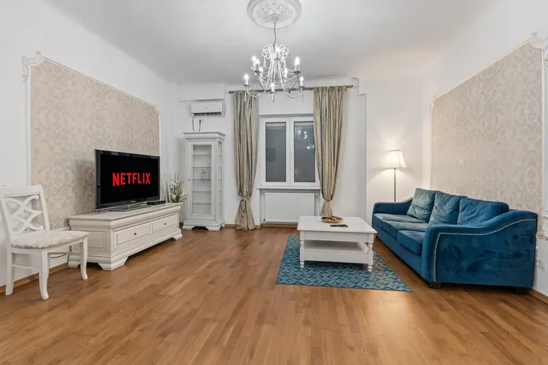 Apartament elegant cu mobilier clasic, Bd. Nicolae Bălcescu, București, fotografia 1