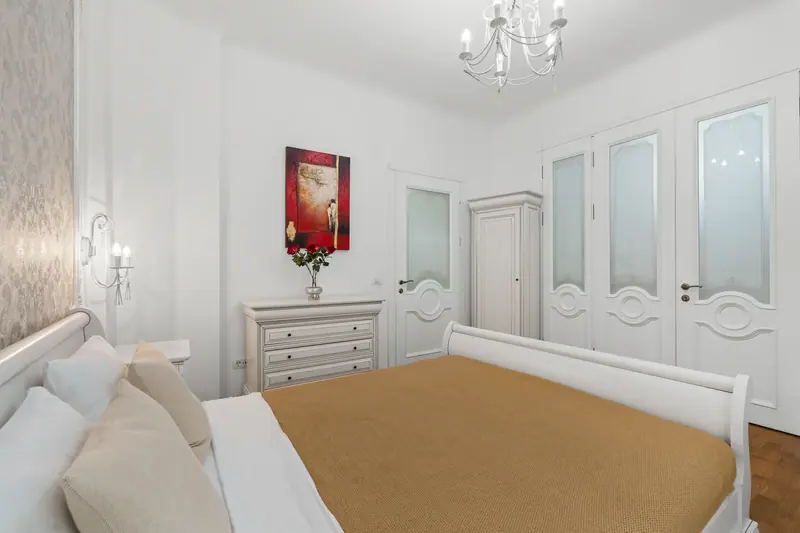 Apartament elegant cu mobilier clasic, Bd. Nicolae Bălcescu, București, fotografia 3
