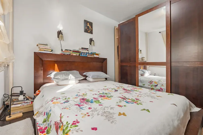 Apartament cu mobilier clasic din lemn, București, fotografia 11