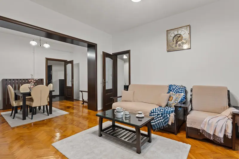 Apartament clasic cu parchet masiv, Bd. Nicolae Bălcescu, București, fotografia 1