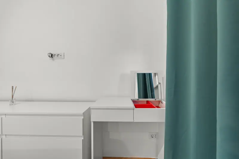 Apartament cu parchet în spic și canapea verde, Str. Vasile Pârvan, București, fotografia 6