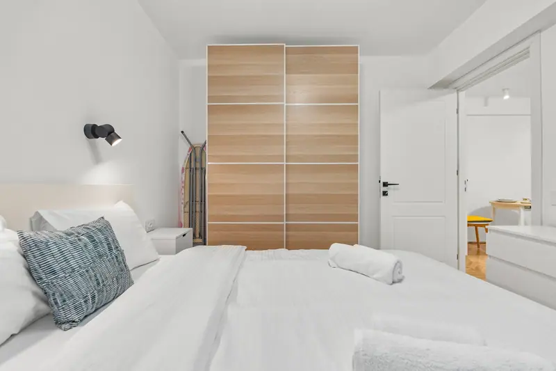 Apartament cu parchet în spic și canapea verde, Str. Vasile Pârvan, București, fotografia 7