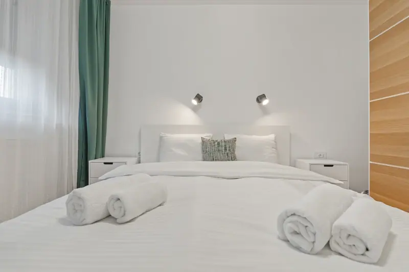 Apartament cu parchet în spic și canapea verde, Str. Vasile Pârvan, București, fotografia 8