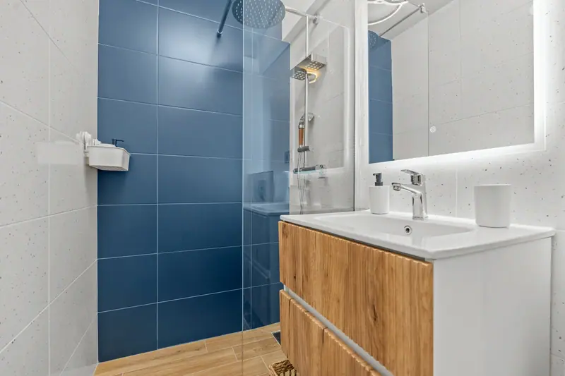 Apartament cu parchet în spic și canapea verde, Str. Vasile Pârvan, București, fotografia 9