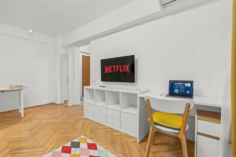 Apartament cu parchet în spic și canapea verde, Str. Vasile Pârvan, București, fotografia 13