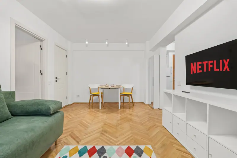 Apartament cu parchet în spic și canapea verde, Str. Vasile Pârvan, București, fotografia 14