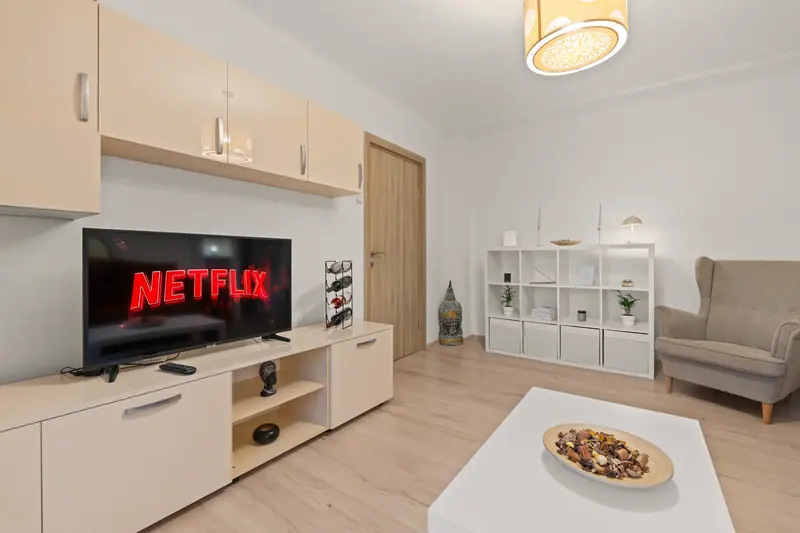 Apartament cu bibliotecă și canapea cărămizie, Piața Kogălniceanu, București, fotografia 18