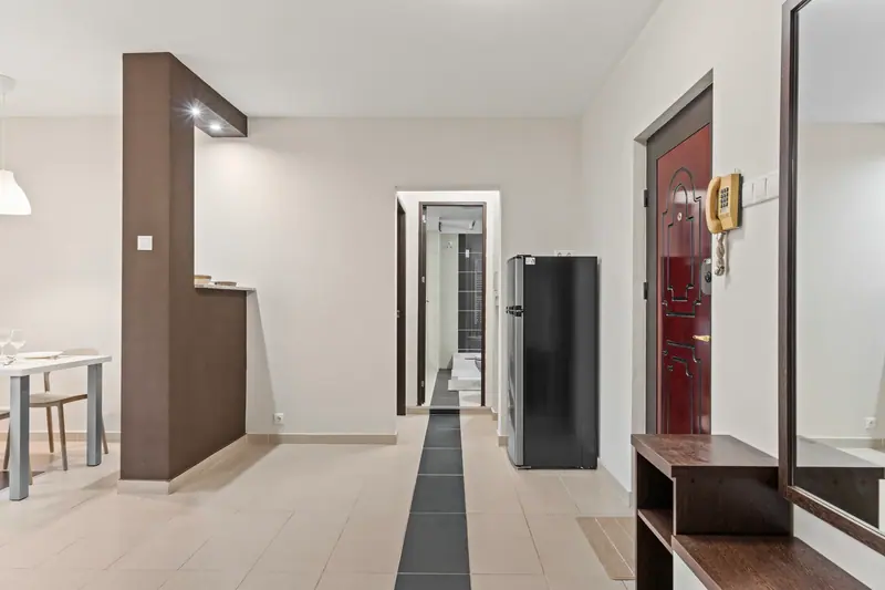 Apartament renovat cu bucătărie din lemn închis, București, fotografia 10