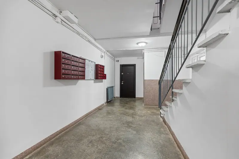 Apartament renovat cu bucătărie din lemn închis, București, fotografia 22