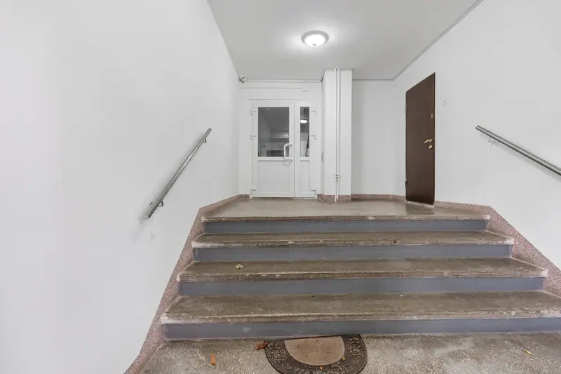 Apartament renovat cu bucătărie din lemn închis, București, fotografia 23