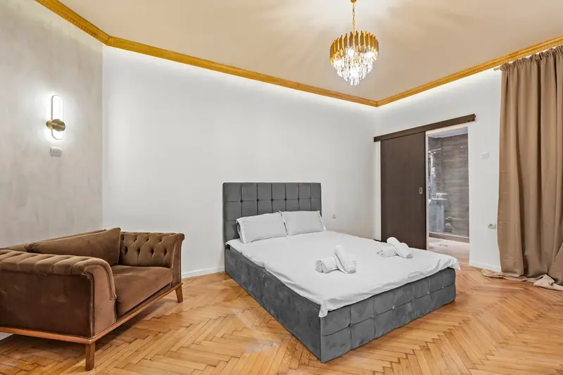 Apartament renovat într-o clădire veche, București, fotografia 1