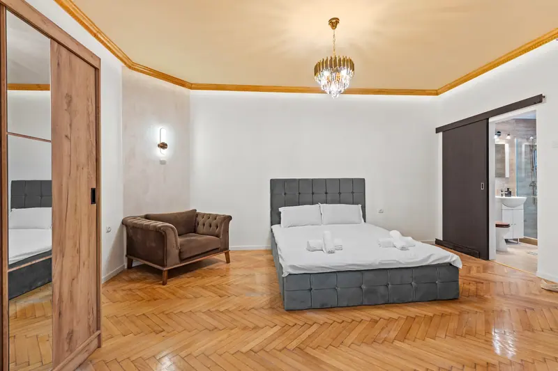 Apartament renovat într-o clădire veche, București, fotografia 4