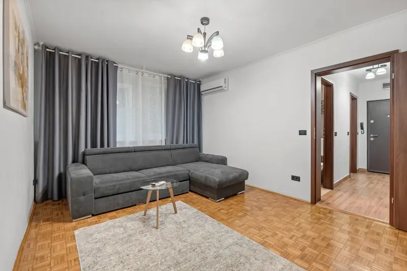 Apartament renovat cu parchet din lemn, Bd. Nicolae Bălcescu, București, fotografia 1
