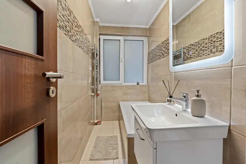 Apartament renovat cu parchet din lemn, Bd. Nicolae Bălcescu, București, fotografia 5