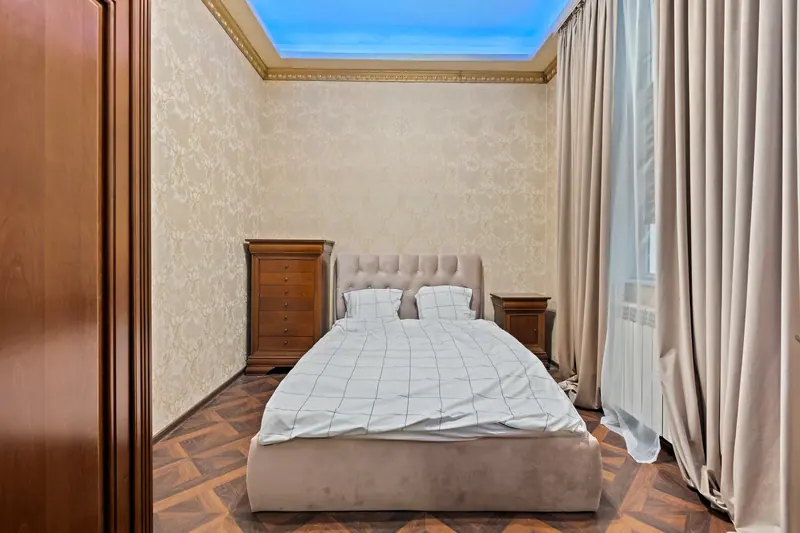 Apartament cu tapet damasc într-o clădire istorică, București, fotografia 7
