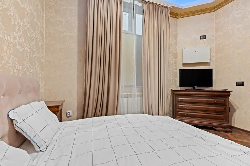 Apartament cu tapet damasc într-o clădire istorică, București, fotografia 8
