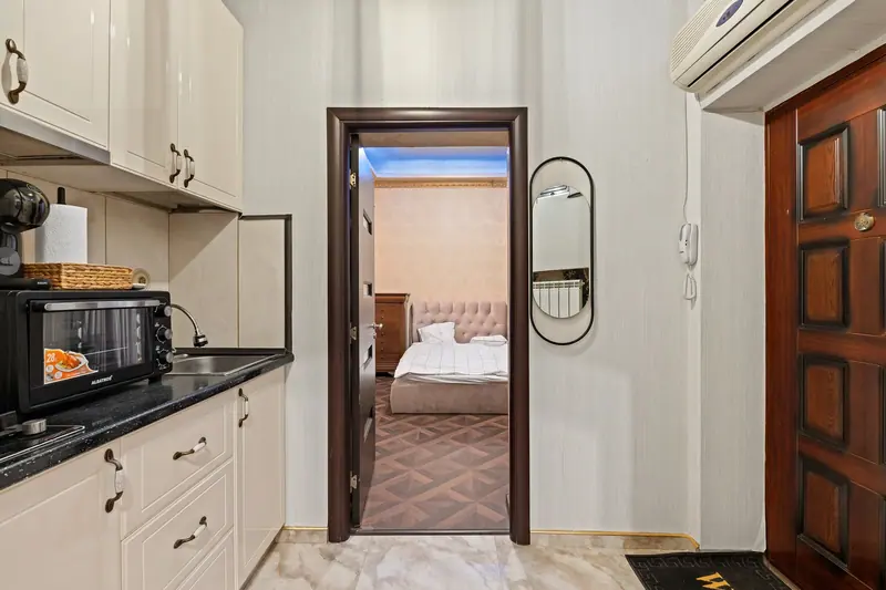 Apartament cu tapet damasc într-o clădire istorică, București, fotografia 12