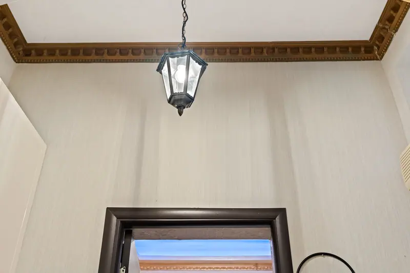 Apartament cu tapet damasc într-o clădire istorică, București, fotografia 15
