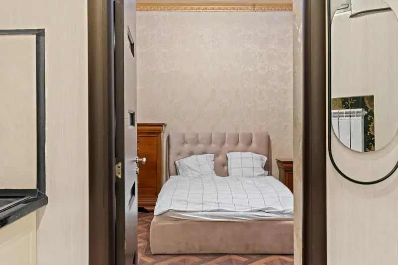 Apartament cu tapet damasc într-o clădire istorică, București, fotografia 16