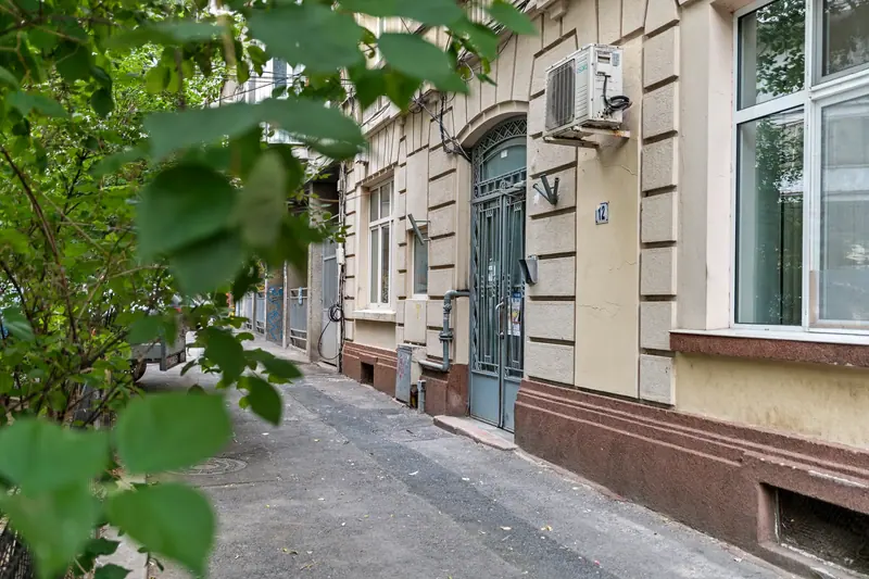 Apartament cu tapet damasc într-o clădire istorică, București, fotografia 20