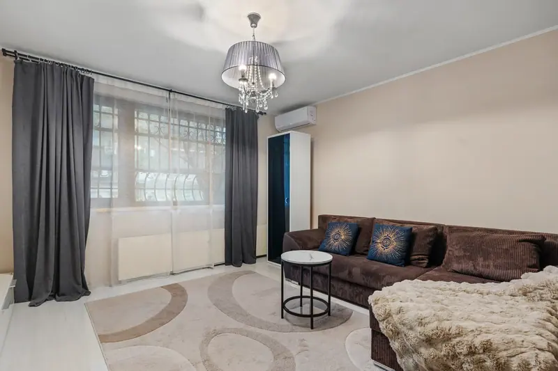 Apartament cu tapet texturat și bucătărie lucioasă, București, fotografia 1