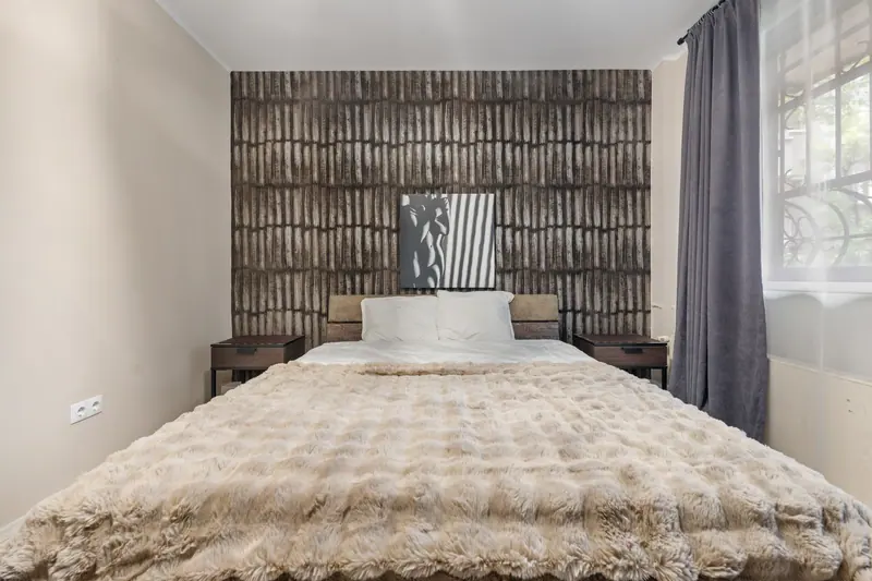 Apartament cu tapet texturat și bucătărie lucioasă, București, fotografia 3