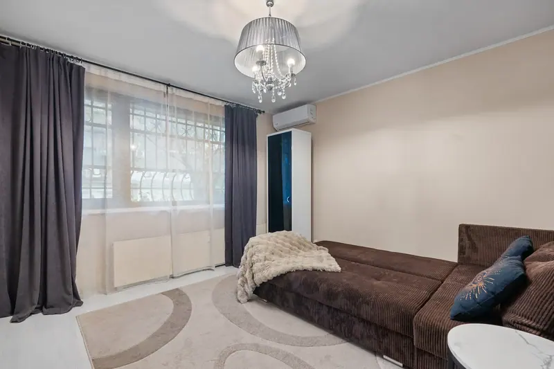 Apartament cu tapet texturat și bucătărie lucioasă, București, fotografia 6