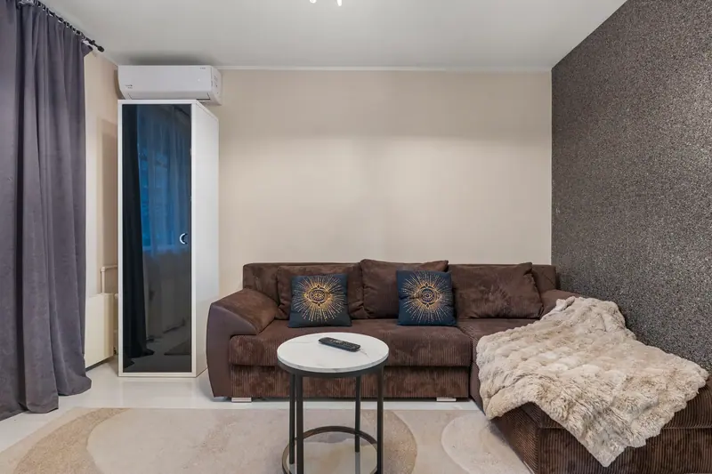 Apartament cu tapet texturat și bucătărie lucioasă, București, fotografia 8