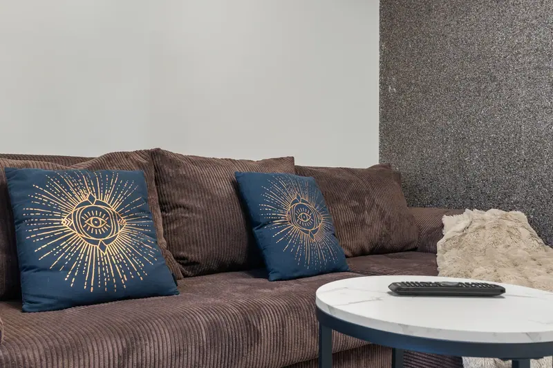 Apartament cu tapet texturat și bucătărie lucioasă, București, fotografia 10