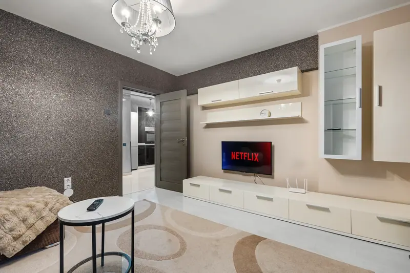 Apartament cu tapet texturat și bucătărie lucioasă, București, fotografia 11