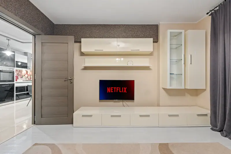 Apartament cu tapet texturat și bucătărie lucioasă, București, fotografia 12