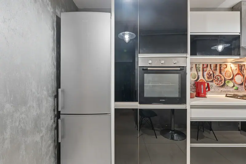 Apartament cu tapet texturat și bucătărie lucioasă, București, fotografia 14