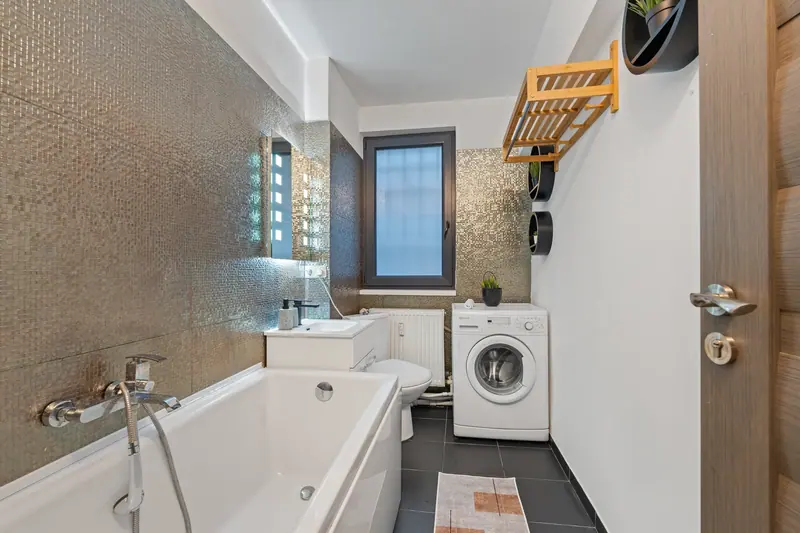Apartament cu tapet texturat și bucătărie lucioasă, București, fotografia 18