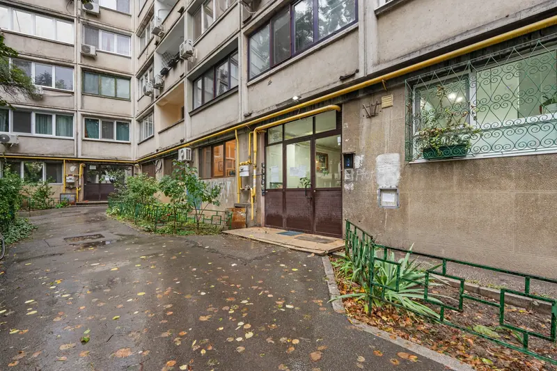 Apartament cu tapet texturat și bucătărie lucioasă, București, fotografia 23