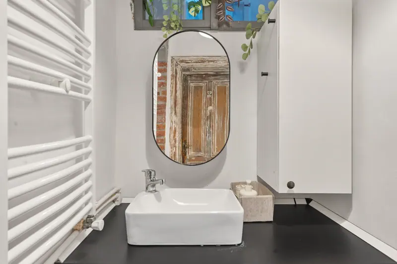 Apartament cu pereți verde fistic și cărămidă aparentă, Bd. Mihail Kogălniceanu, București, fotografia 3