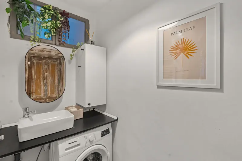 Apartament cu pereți verde fistic și cărămidă aparentă, Bd. Mihail Kogălniceanu, București, fotografia 4