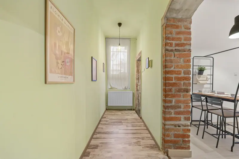 Apartament cu pereți verde fistic și cărămidă aparentă, Bd. Mihail Kogălniceanu, București, fotografia 5