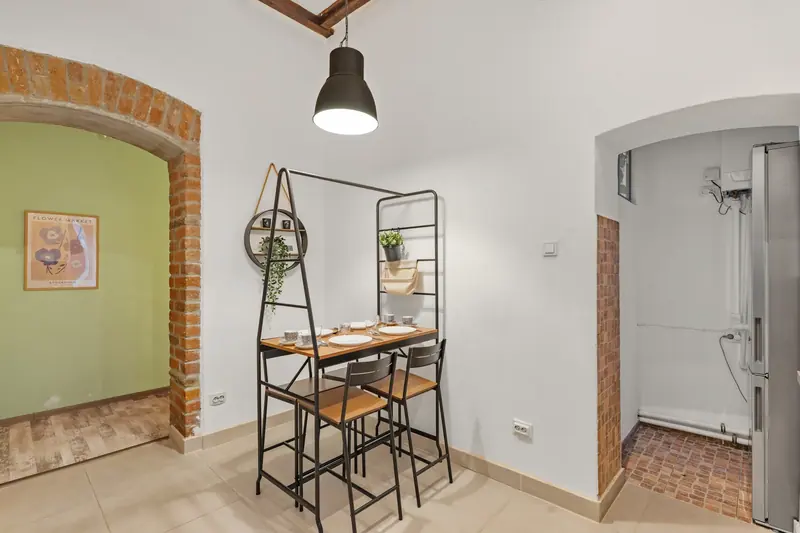 Apartament cu pereți verde fistic și cărămidă aparentă, Bd. Mihail Kogălniceanu, București, fotografia 6