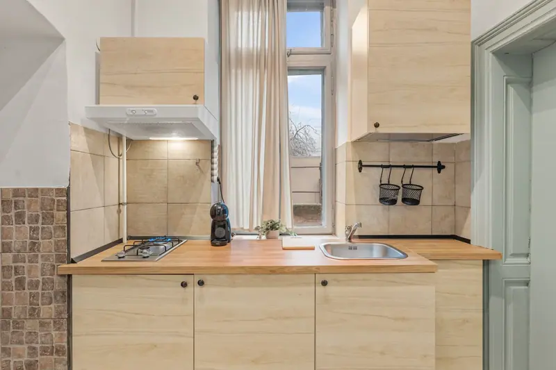 Apartament cu pereți verde fistic și cărămidă aparentă, Bd. Mihail Kogălniceanu, București, fotografia 7
