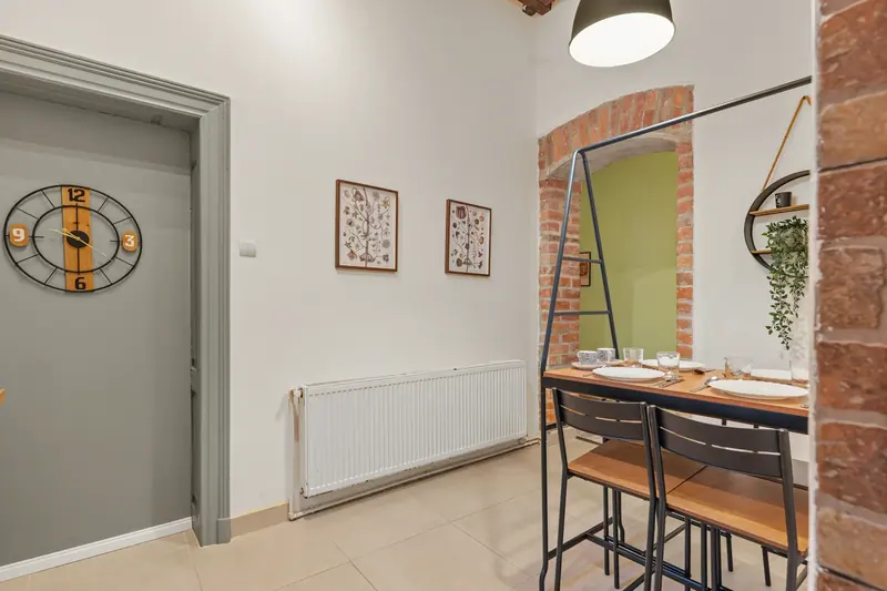 Apartament cu pereți verde fistic și cărămidă aparentă, Bd. Mihail Kogălniceanu, București, fotografia 8