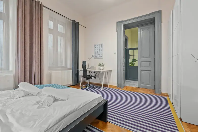 Apartament cu pereți verde fistic și cărămidă aparentă, Bd. Mihail Kogălniceanu, București, fotografia 15