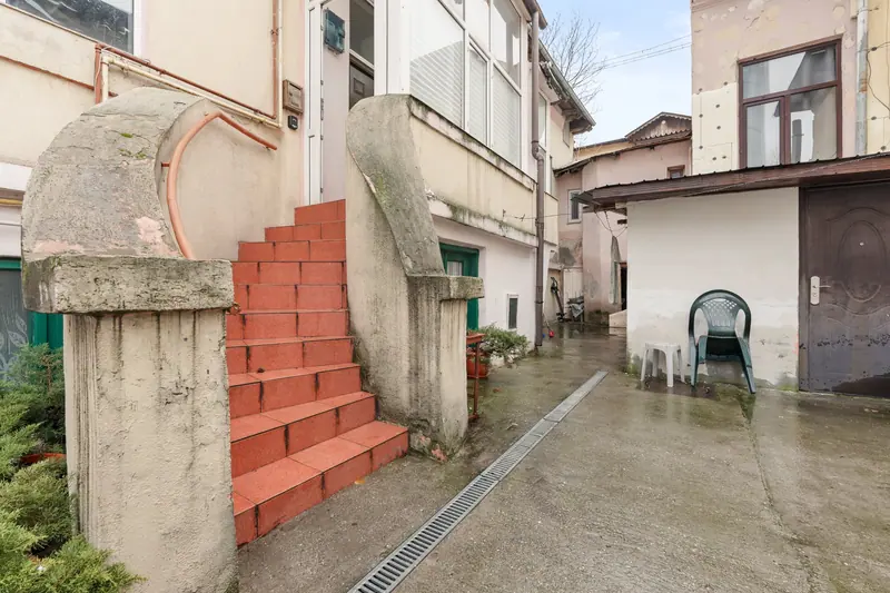 Garsonieră cu cărămidă aparentă, București, fotografia 8
